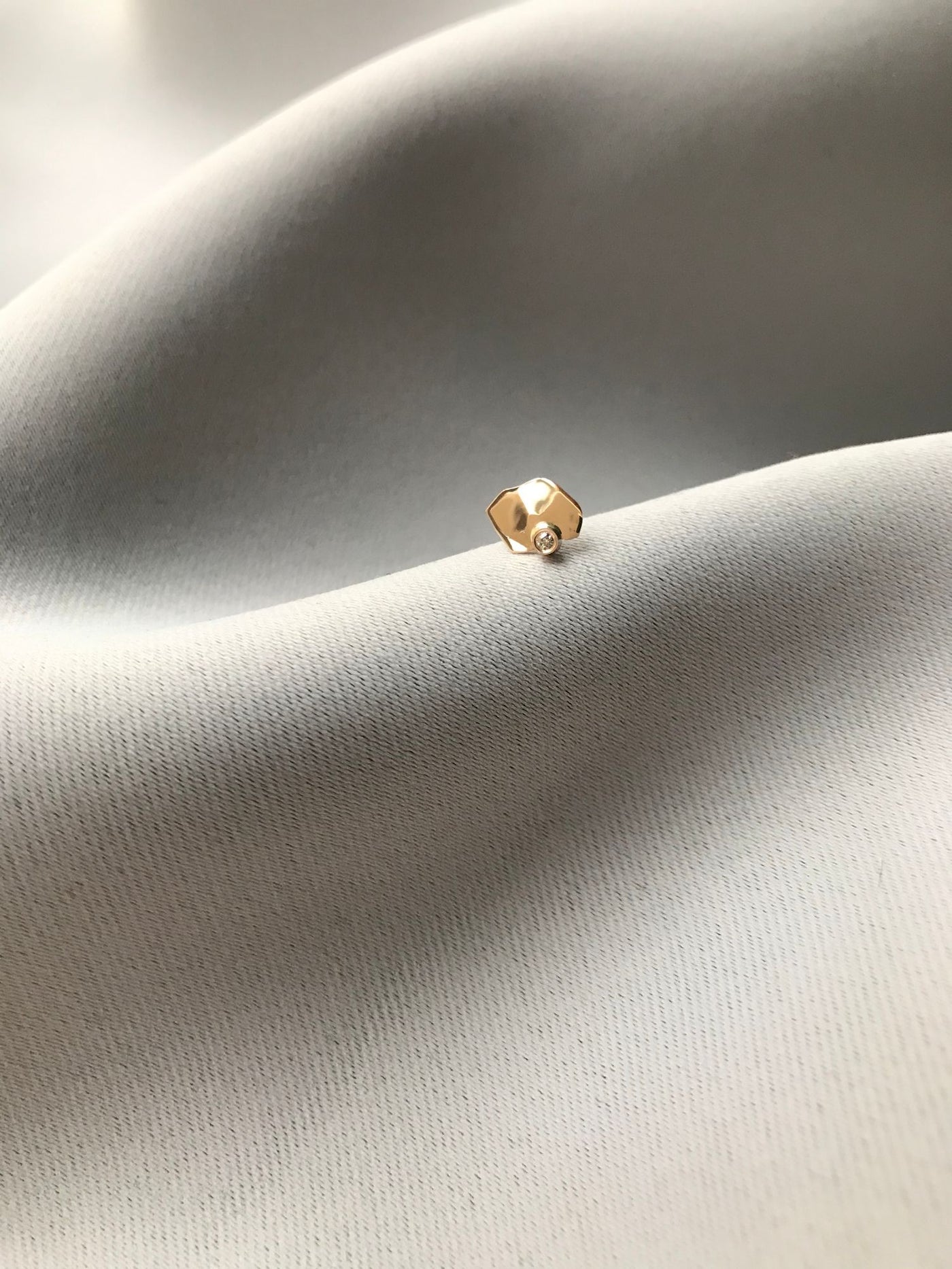 CLOUD Dew 14K Gold Stud w. Diamond