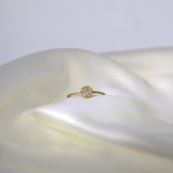 Circle White 10K Gold Ring w. Diamonds