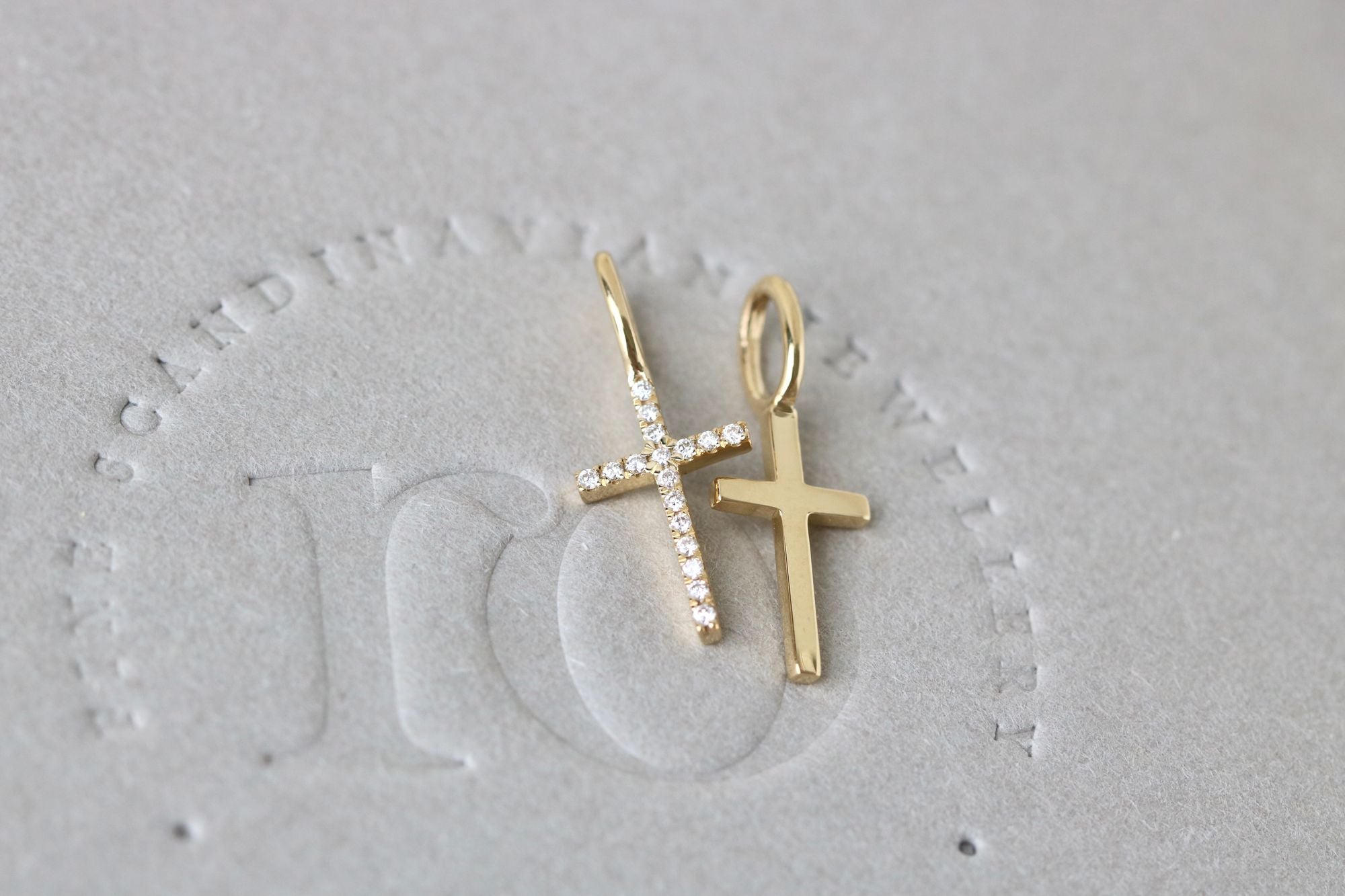 Rock Cross 18K Whitegold Pendant w. Diamond
