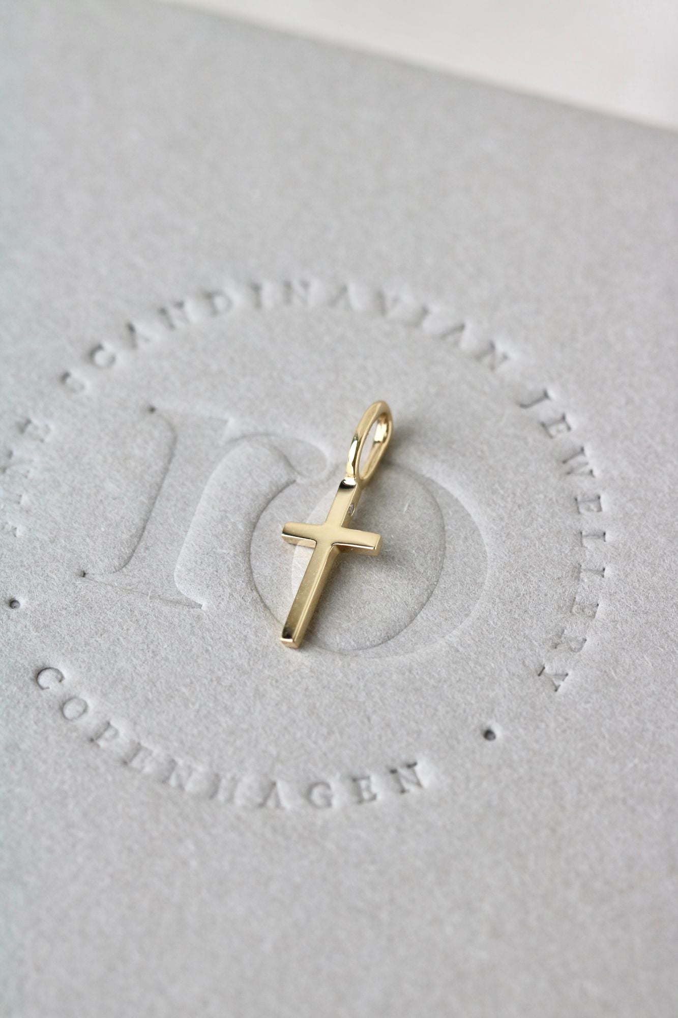 Rock Cross 18K Whitegold Pendant w. Diamond