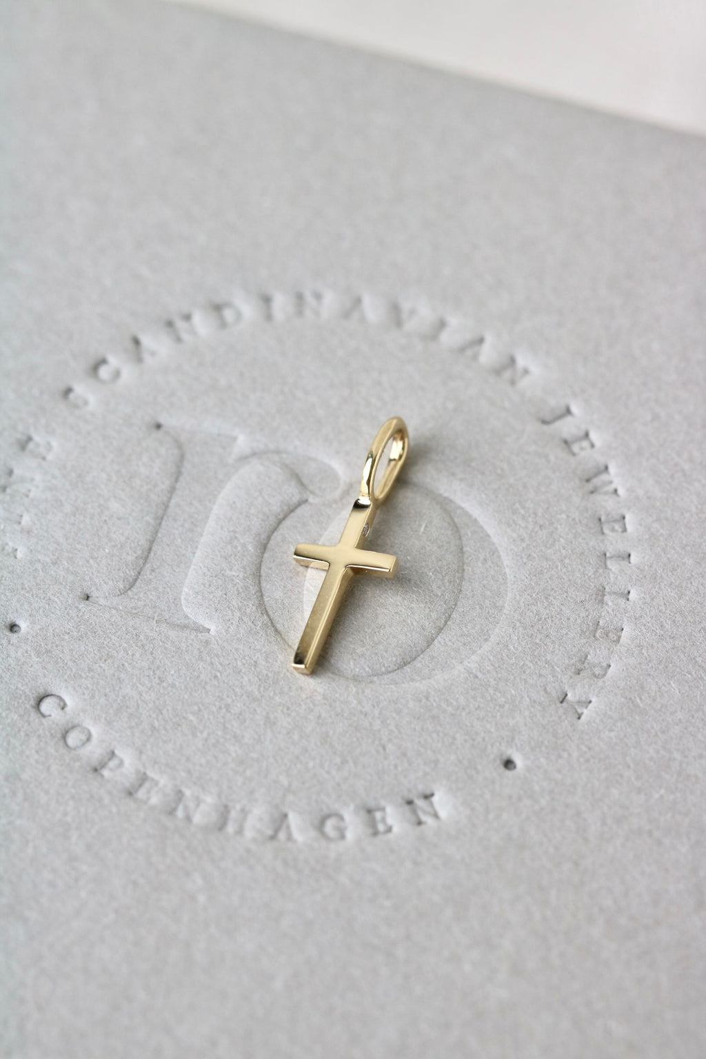 Rock Cross 18K Gold Pendant w. Diamond