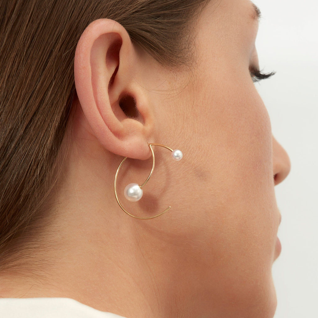 Cosmo Galactic 18K Gold Hoops w. Pearl