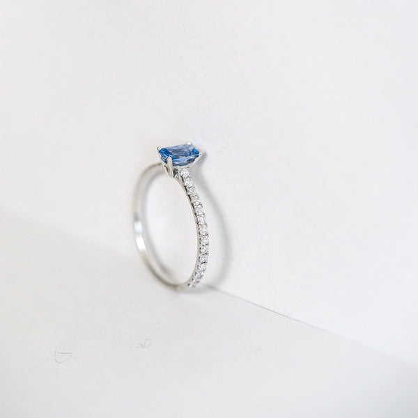 Candy Violete Blue 18K Whitegold Ring w. Sapphire & Diamonds