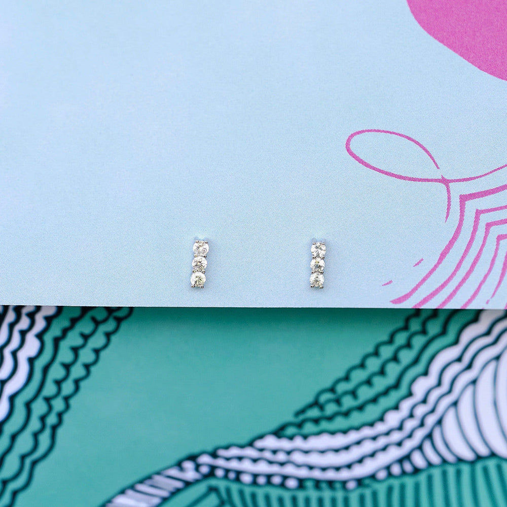 Essential Bliss 18K Whitegold Studs w. Sapphires
