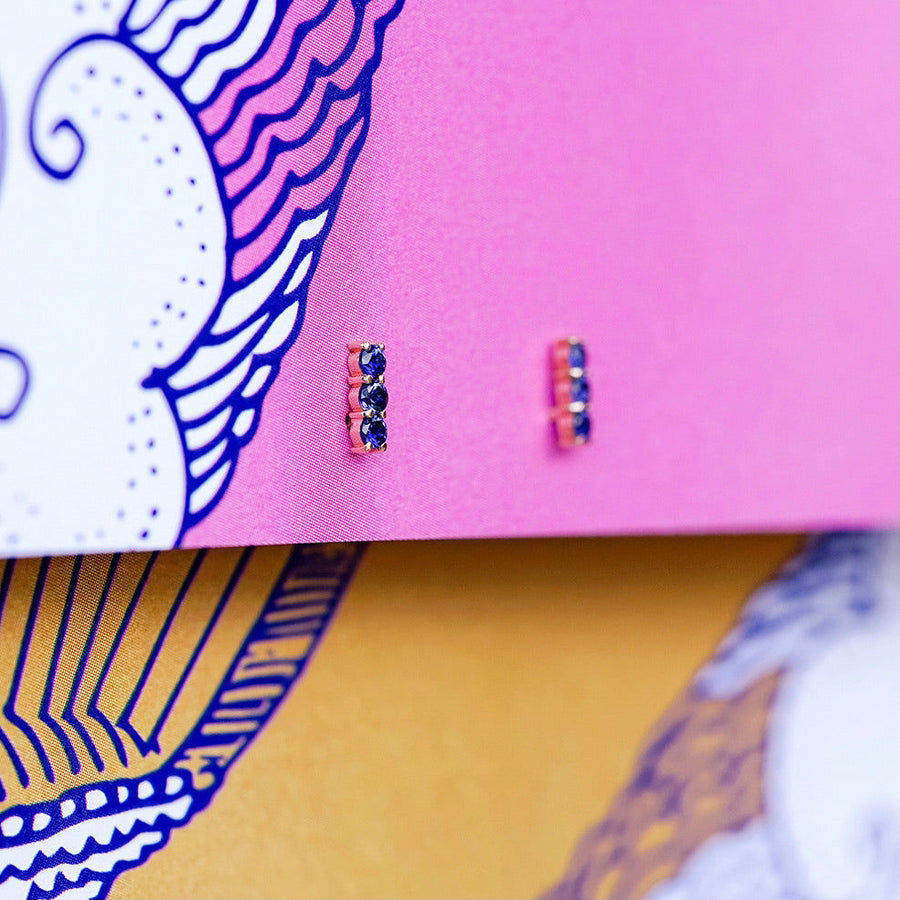 Essential Bliss 18K Rosaguld Ørestikker m. Safirer