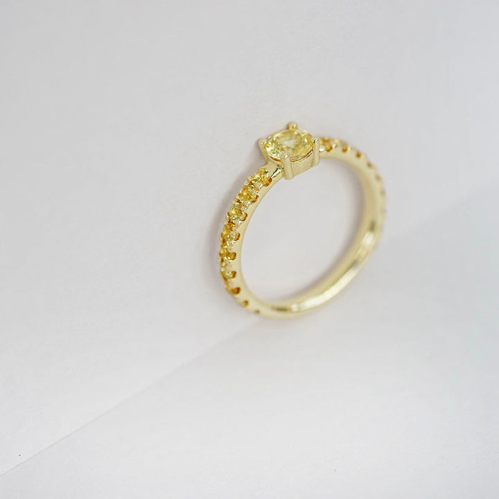 Candy Sweet Yellow 18K Gold Ring w. Sapphires