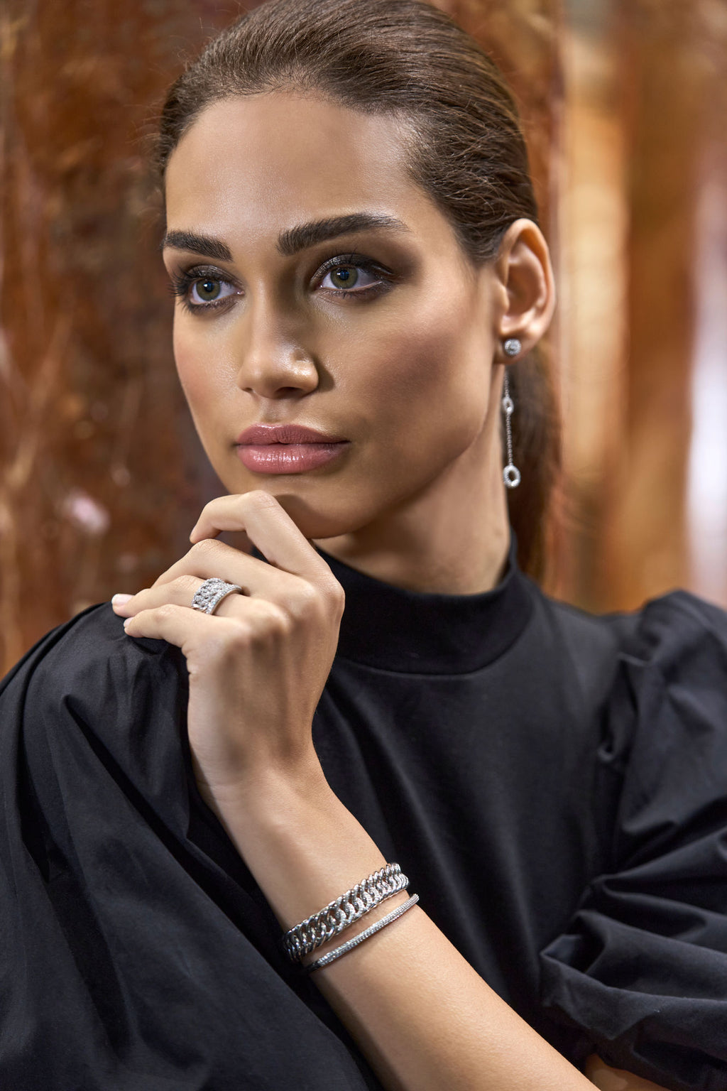 Sitana Ring aus 18 Weißgold mit 86 Diamanten