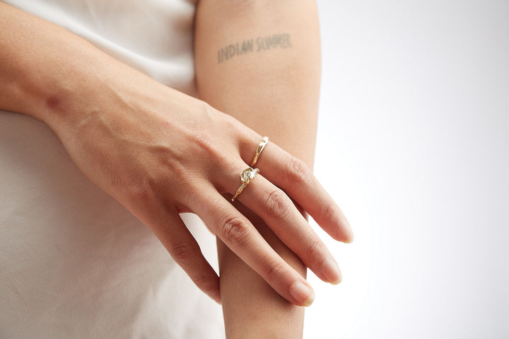 9K Gold Ring w. Ocean Diamond