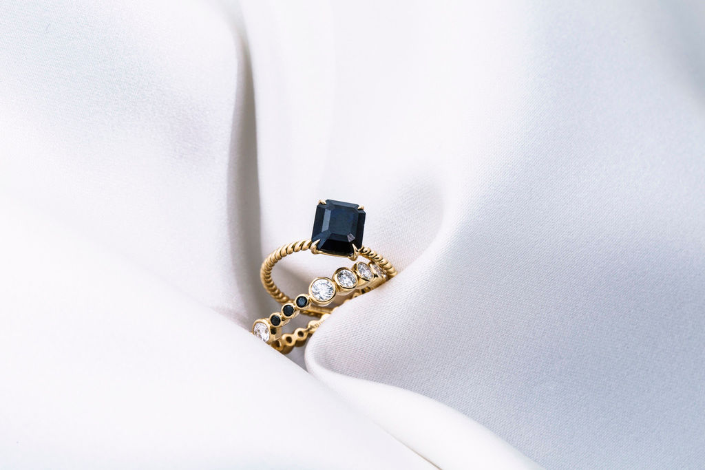 Delia White & Black 18K Gold Ring w. Diamonds
