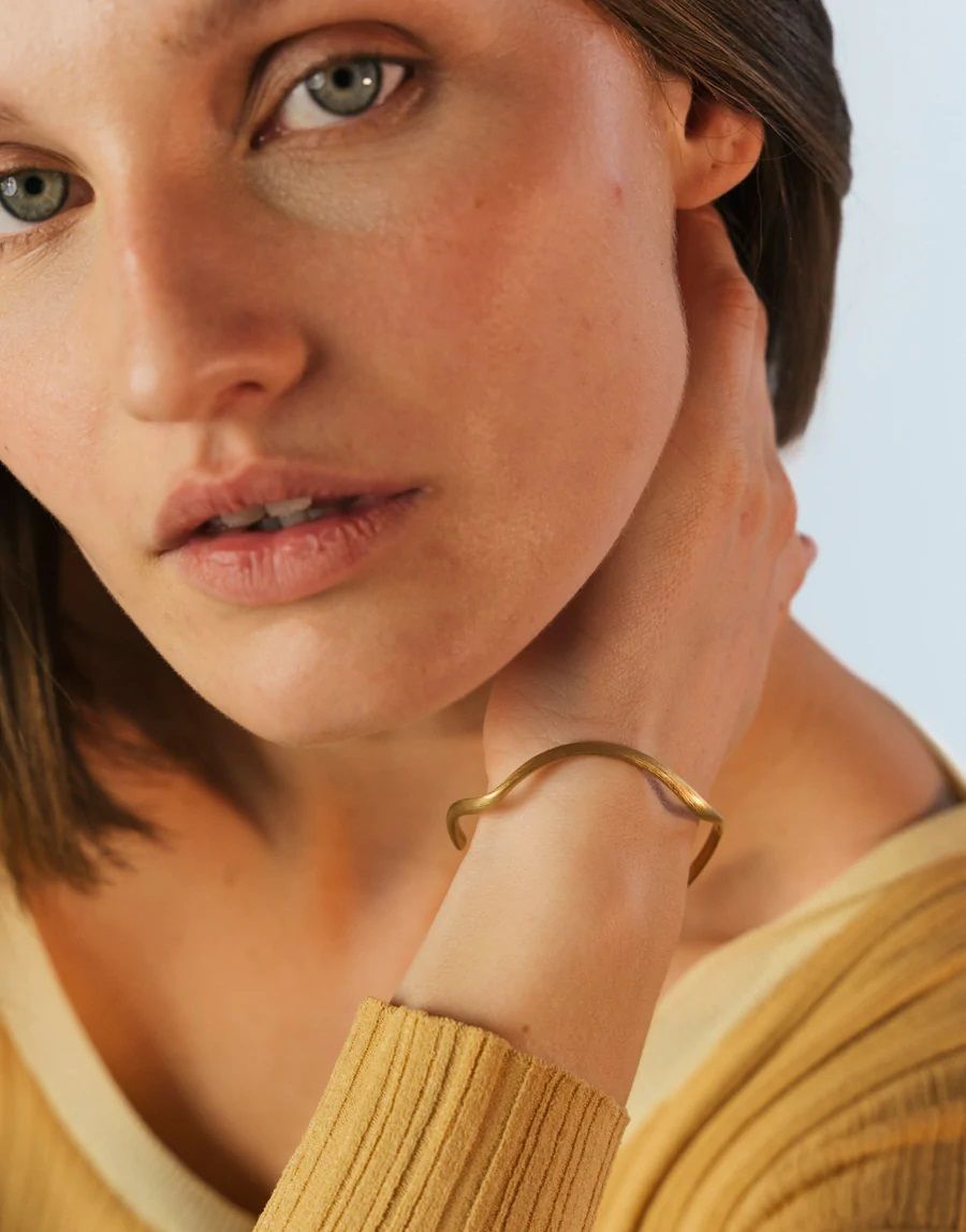 Vega 18K Gold Bangle