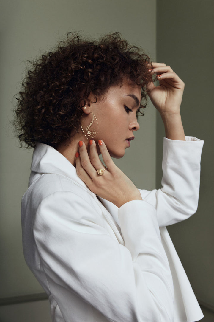 Thera Twist 18K Gold Ring