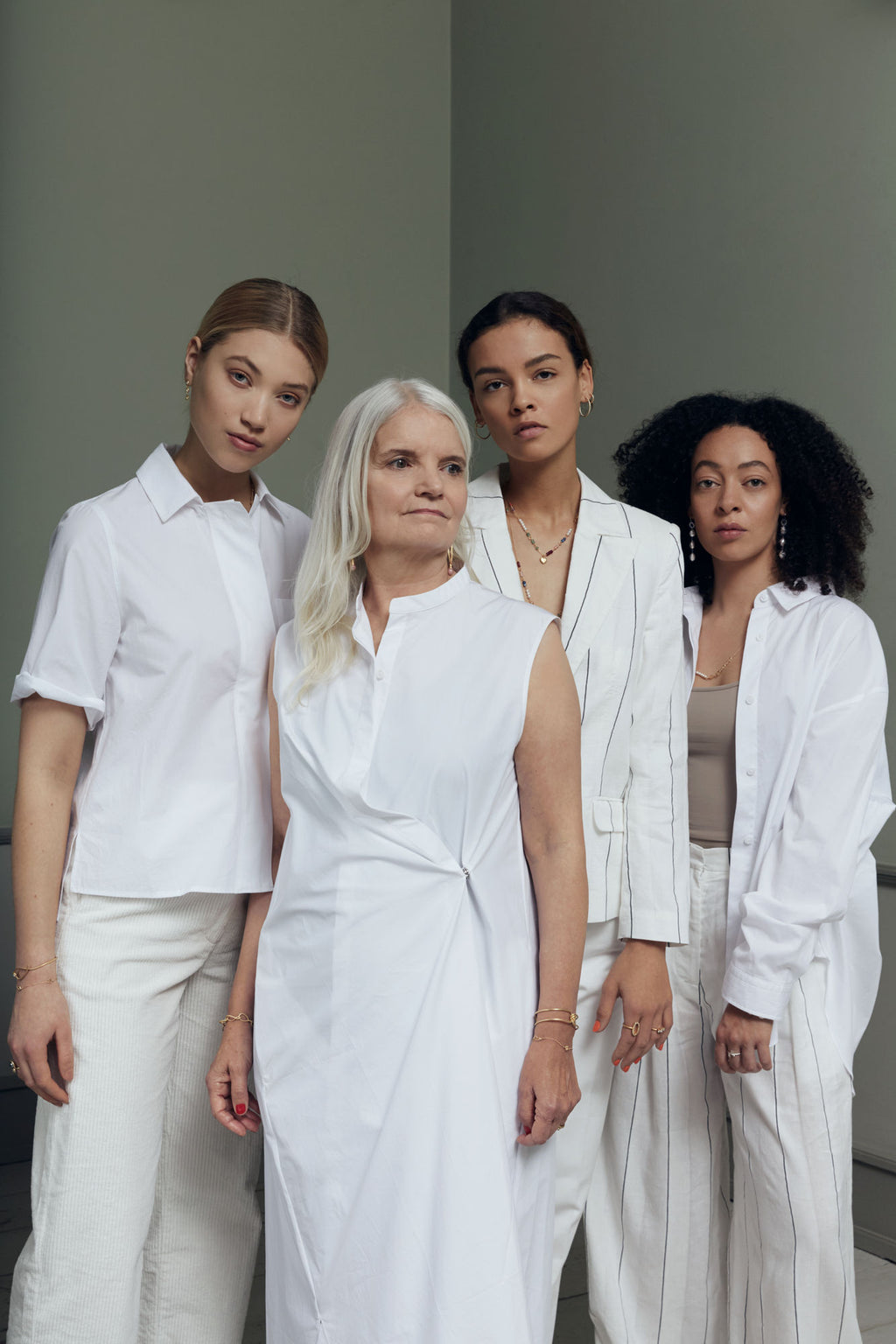 Piccolo Bloom Heart Goldkette aus 18K I 43cm I Smaragd, Rubin, Quartz, Kyanit, Perle, Citrin, Koralle & Amethyst