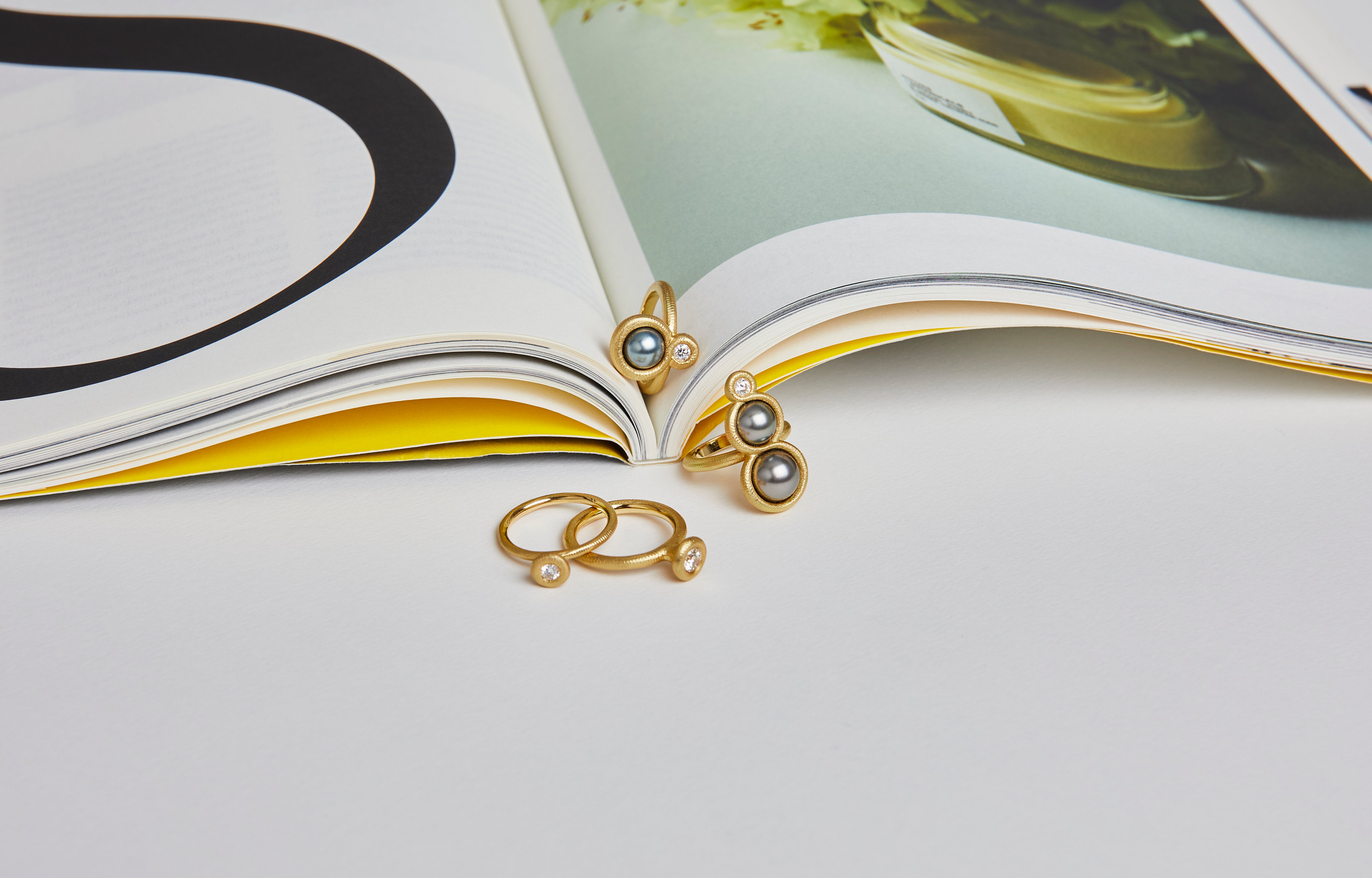 Small Glory 18K Gold Ring w. Diamond & Pearl
