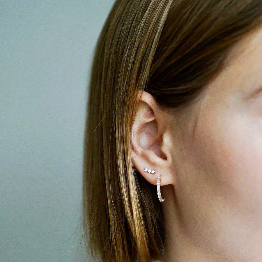 Essential Delight 18K Guld Hoops m. Safirer