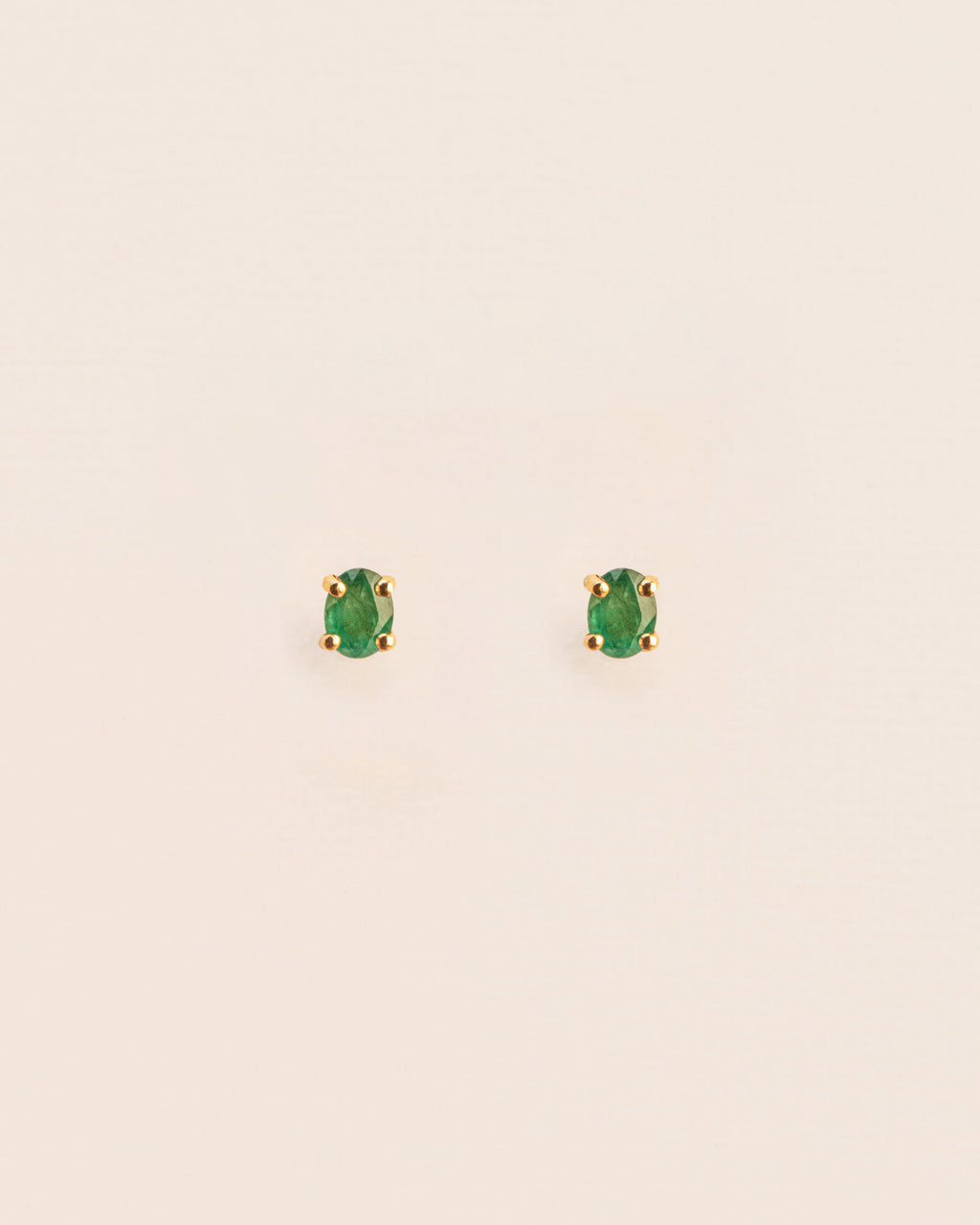 18K Simple Gold Studs w. Green Emerald
