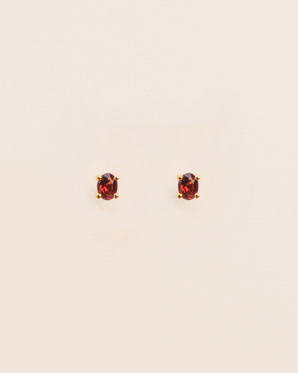 18K Simple Gold Studs w. Red Garnet