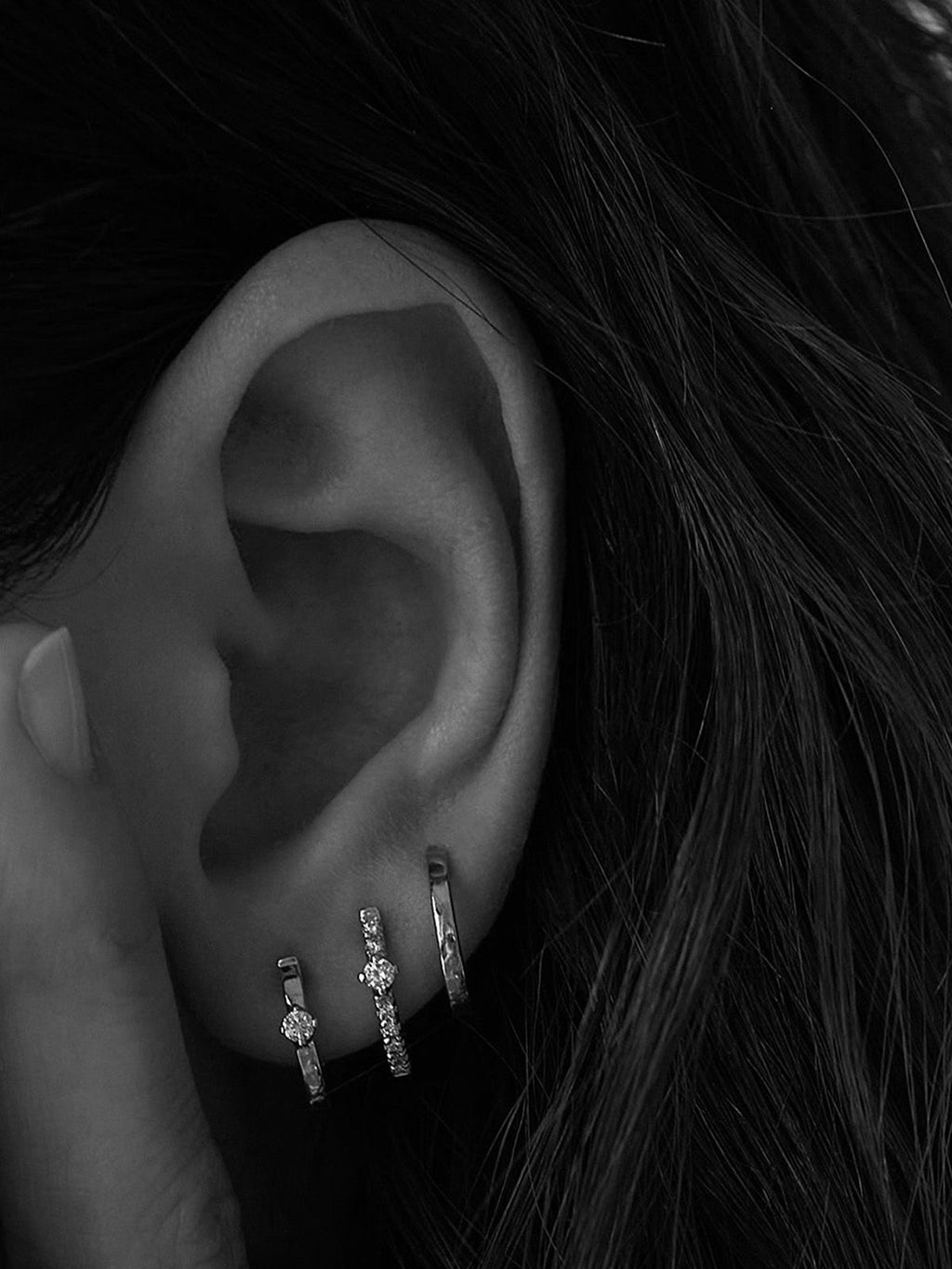 Mini 0.00 14K Gold, Whitegold or Rosegold Huggie