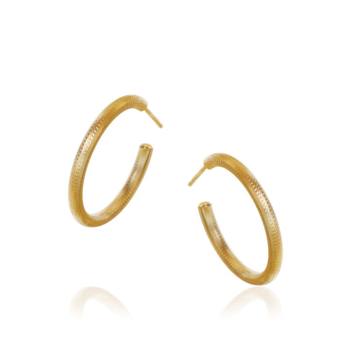 Kleine Esme Hoops aus 18K Gold oder Silber