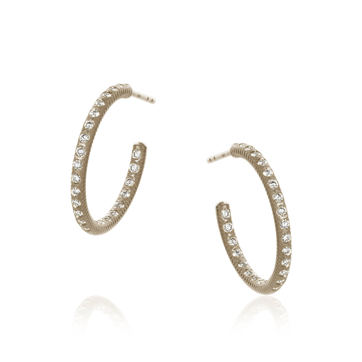 Esme Galaxy Medium 18K Whitegold Hoops w. Diamonds