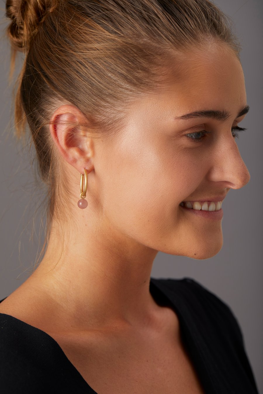 Kleine Esme Hoops aus 18K Gold oder Silber
