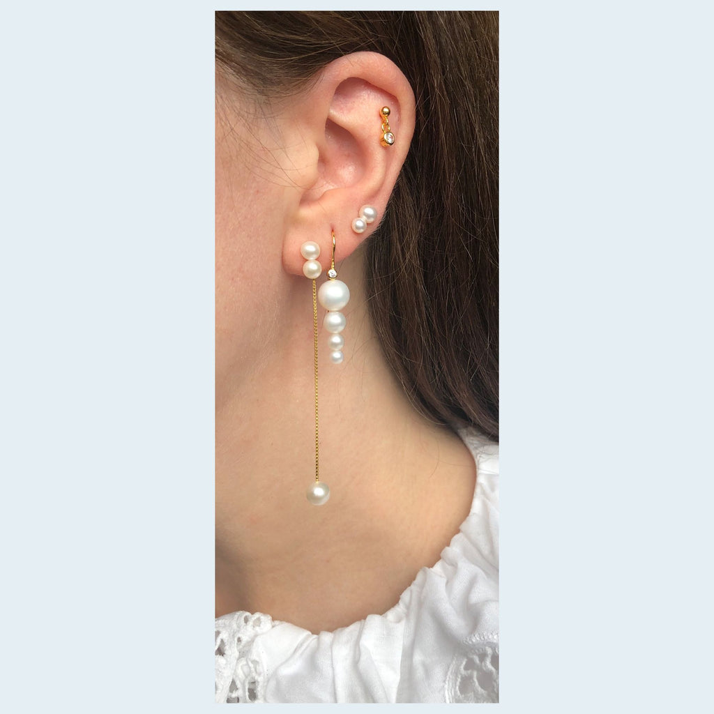 Pelota Hook 18K Gold Plated Earring w. White Pearls