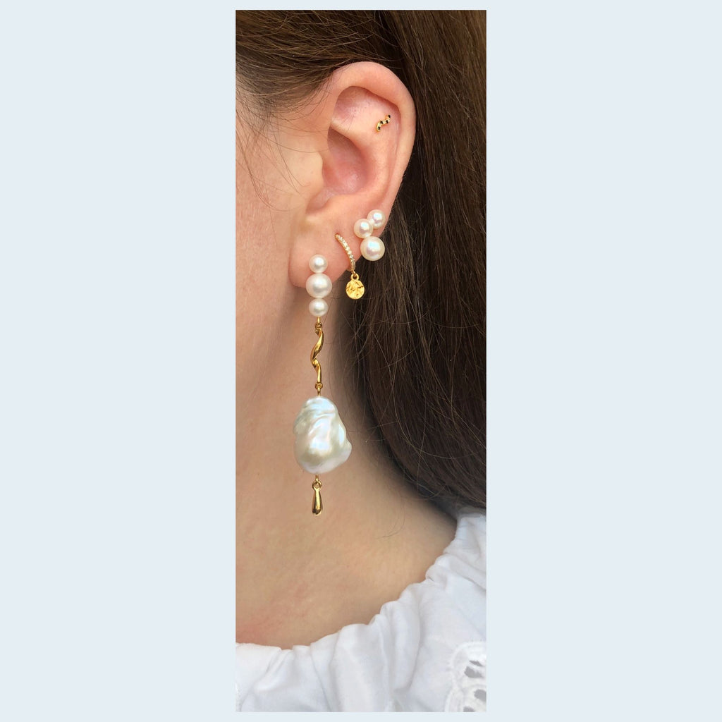 Pirouette Large 18K Gold Plated Stud w. White Pearls