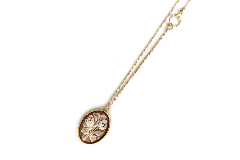 Poetry Shell 18K Gold Necklace