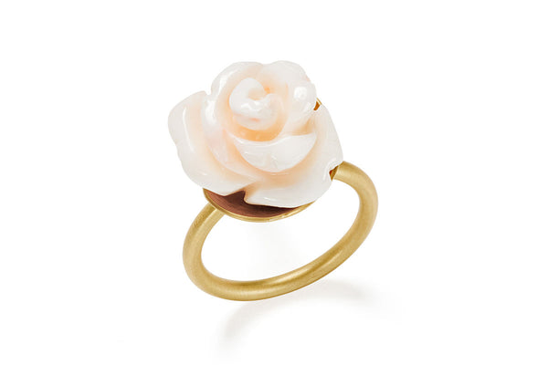 Tranquility 18K Gold Ring w. Coral