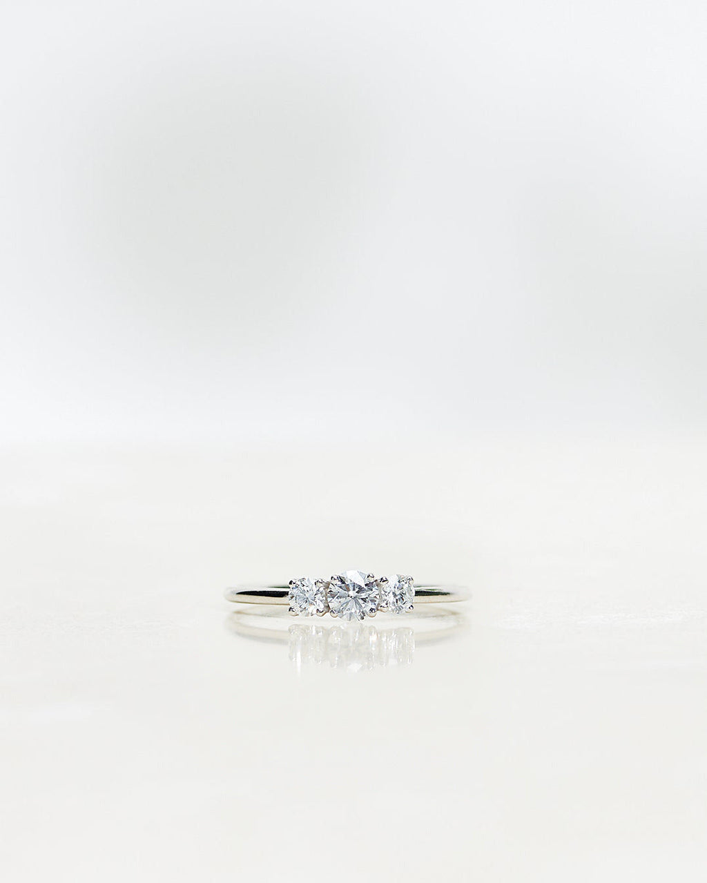 Edith 18K Gold, Whitegold or Rosegold Ring w. Diamonds