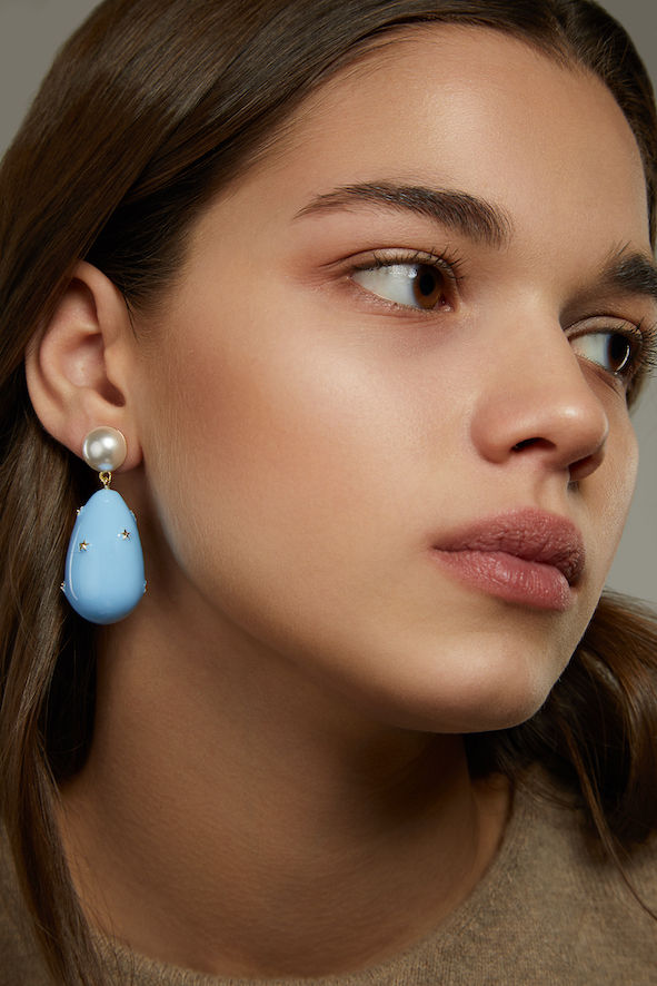 Drop babyblaue Sterne und weiß vergoldete Ohrringe