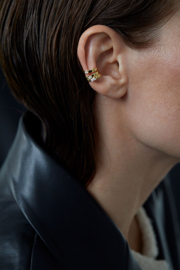 Smaragd Ear Cuff aus 18K Weißgold mit Labor-Diamant