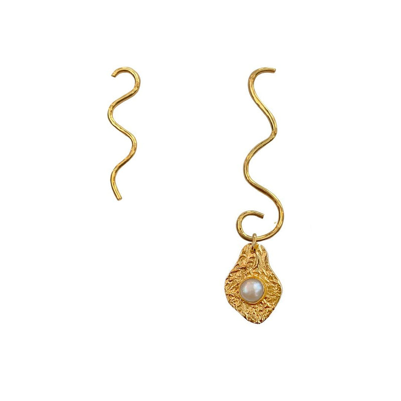 FLOW Gold Plated Earrings w. Pearls