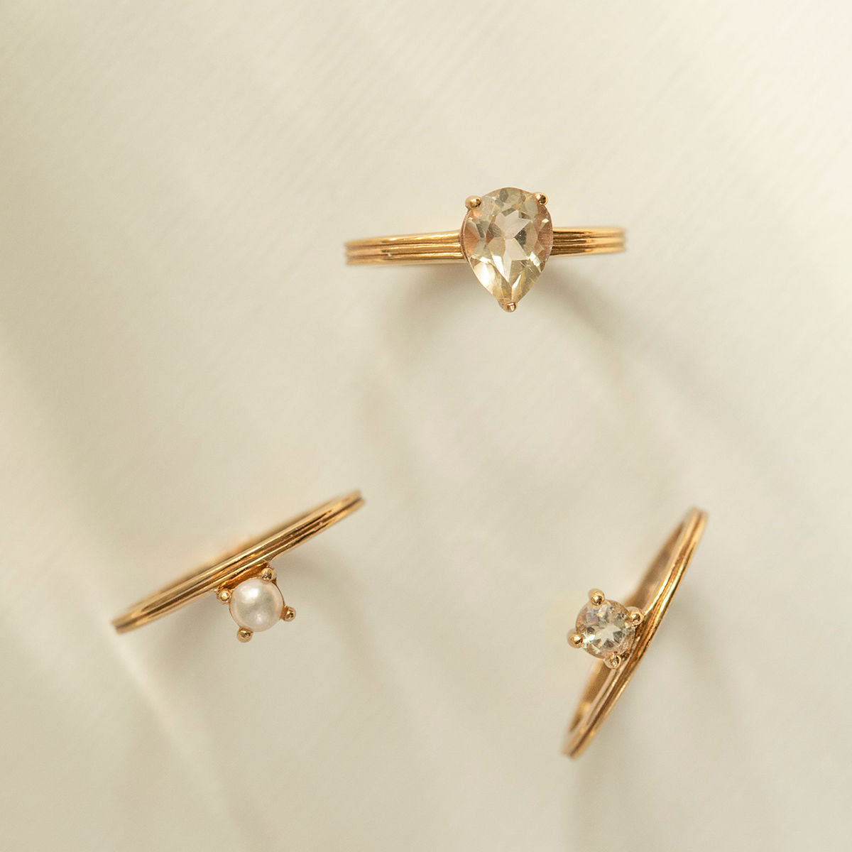 Unicorn 18K Gold Plated Ring w. Pear shaped Quartz