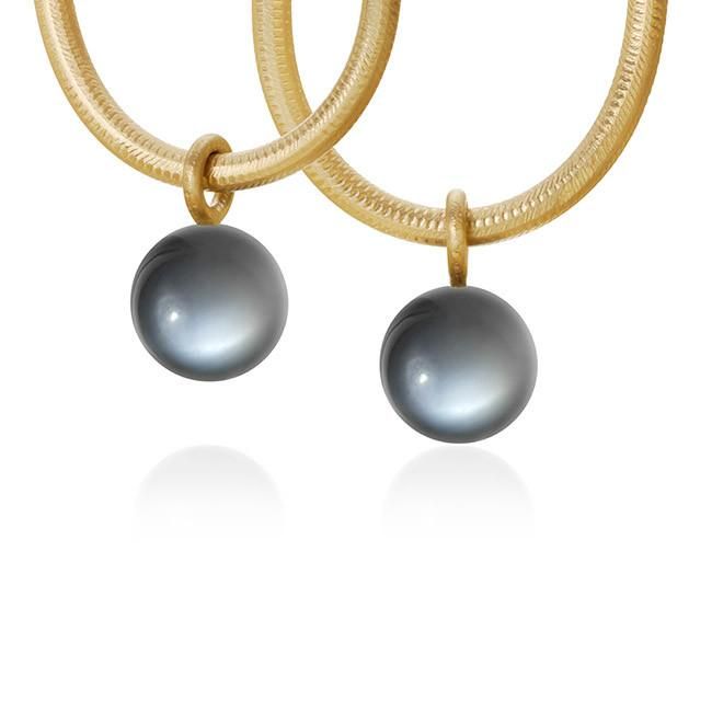 Globe 18K Gold Pendants w. Moonstone