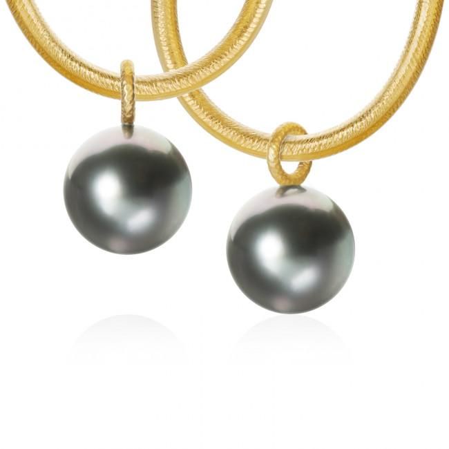 Large Globe Tahiti 18K Gold Pendants w. Pearl