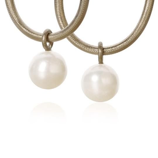 Globe 18K Whitegold Pendants w. Pearls