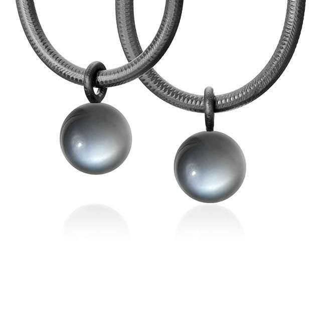 Globe Oxidized Silver Pendants w. Moonstone