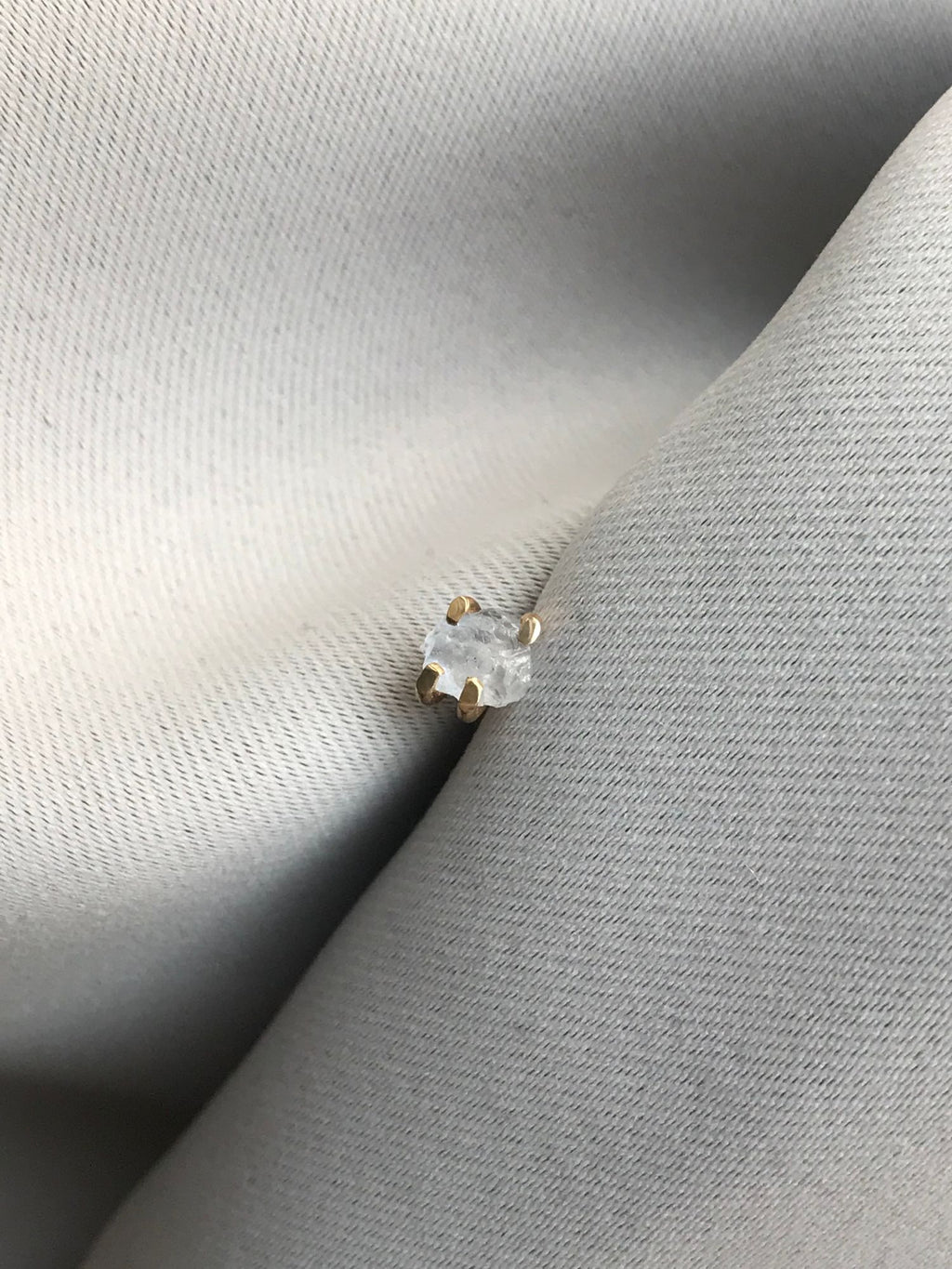 GLOW Rough 14K Gold Stud w. Sapphire