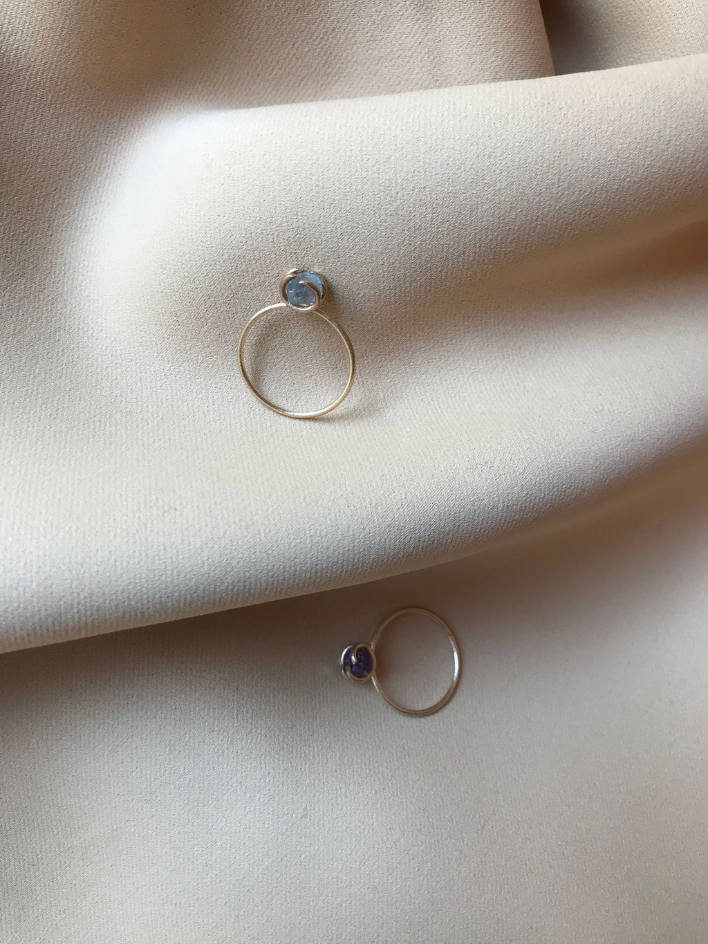 GLOW Rough 14K Gold Ring w. Sapphire