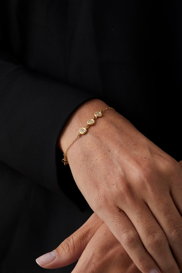 Glory 18K Gold Bracelet w. 3 Diamonds