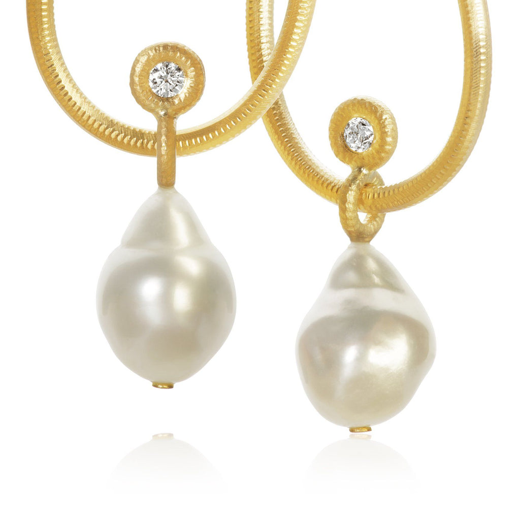 Glory Balance 18K Gold Pendant w. Diamond & South Sea Pearl