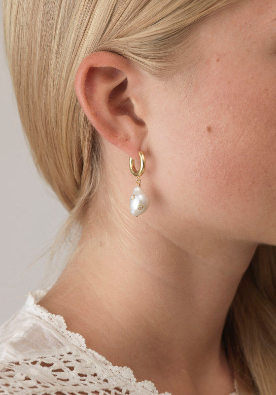 Gertrude Gold Plated Hoops w. White Pearls