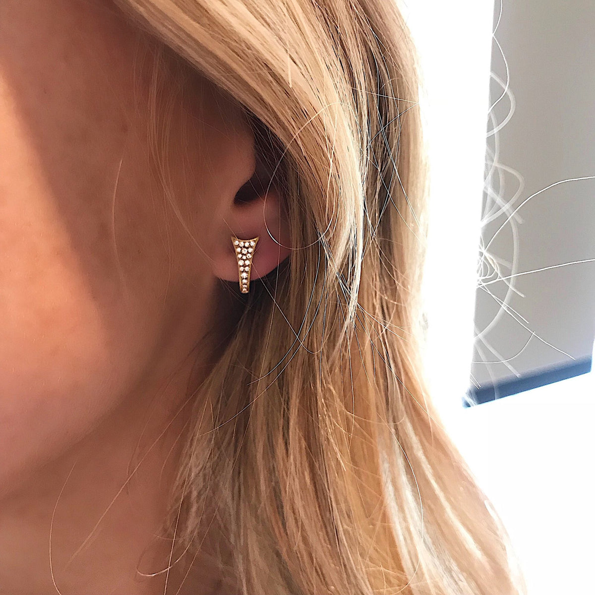 Luna Loop 18K Gold Earrings w. Diamonds