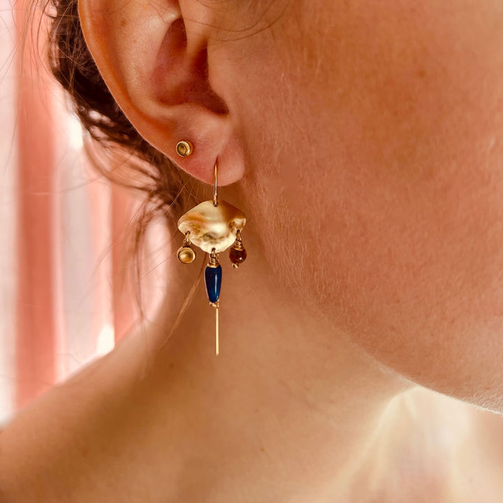 Greta goldbesetzter 14K Ohrring I Lapis & Tigerauge 