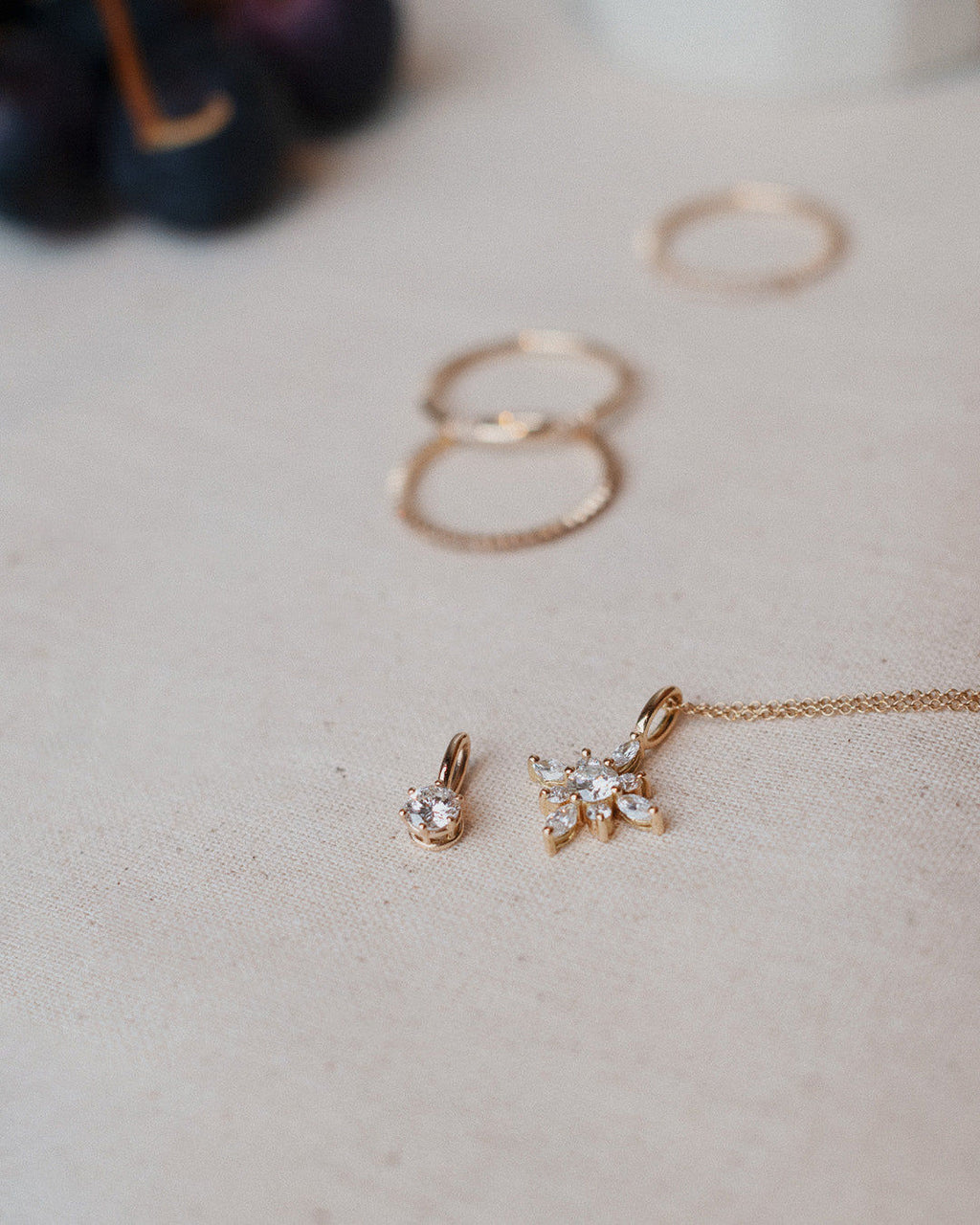 Guiding Star 18K Guld, Hvidguld eller Rosaguld Vedhæng eller Halskæde m. Diamanter