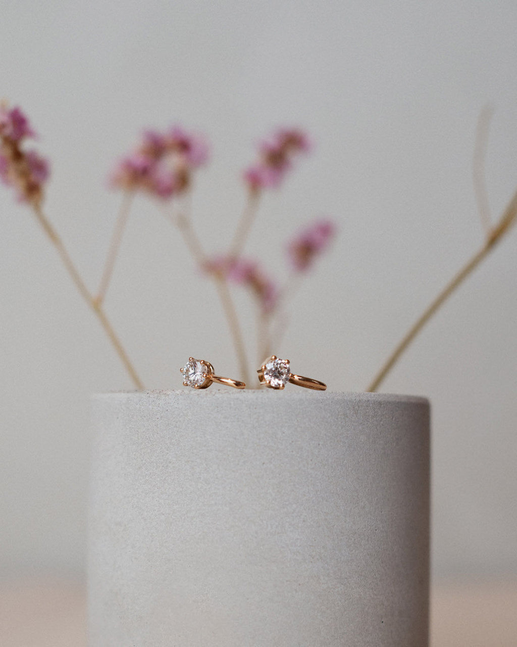 Simple Solitaire 18K Gold, Whitegold or Rosegold Pendant or Necklace w. Diamonds