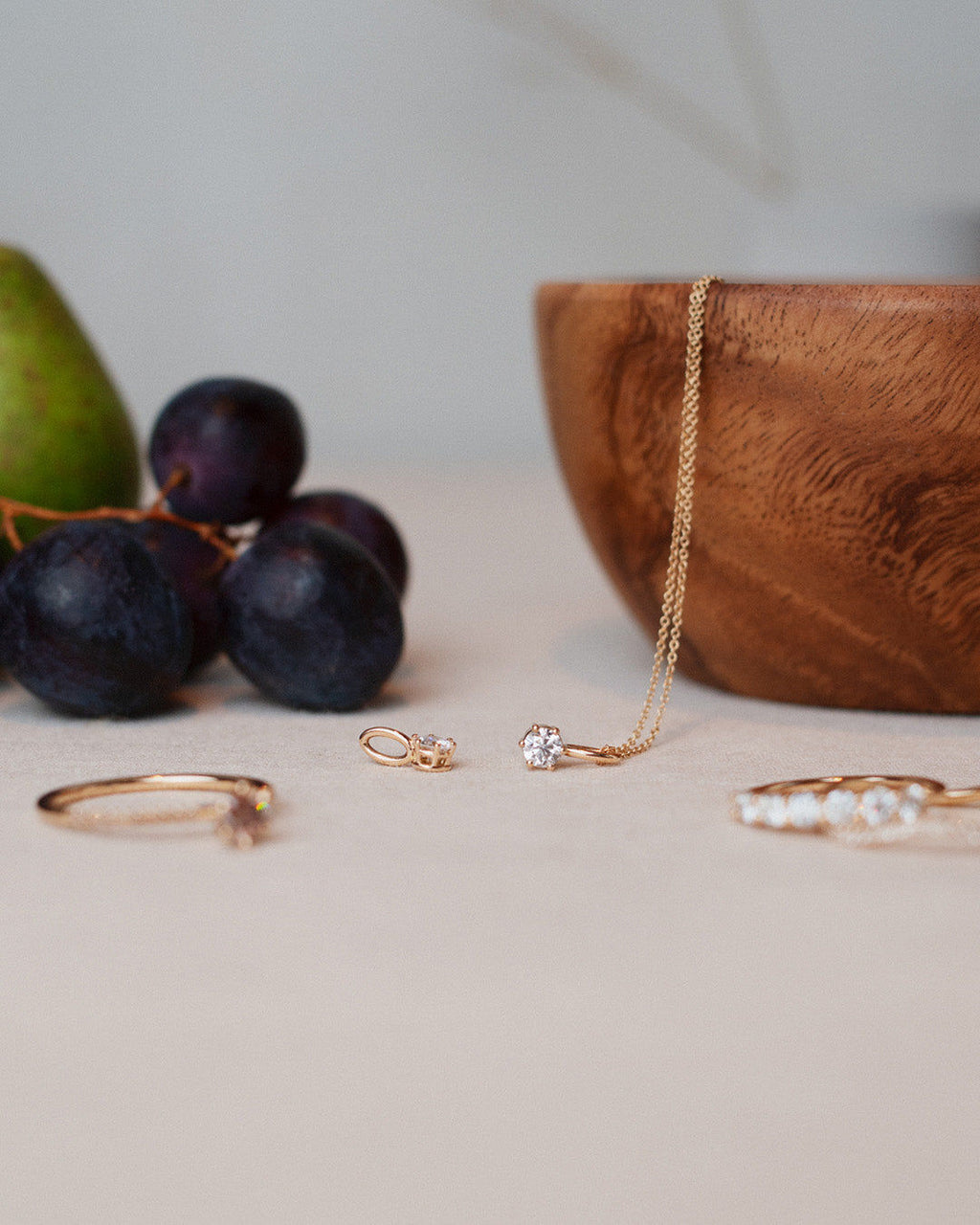 Simple Solitaire 18K Gold, Whitegold or Rosegold Pendant or Necklace w. Diamonds