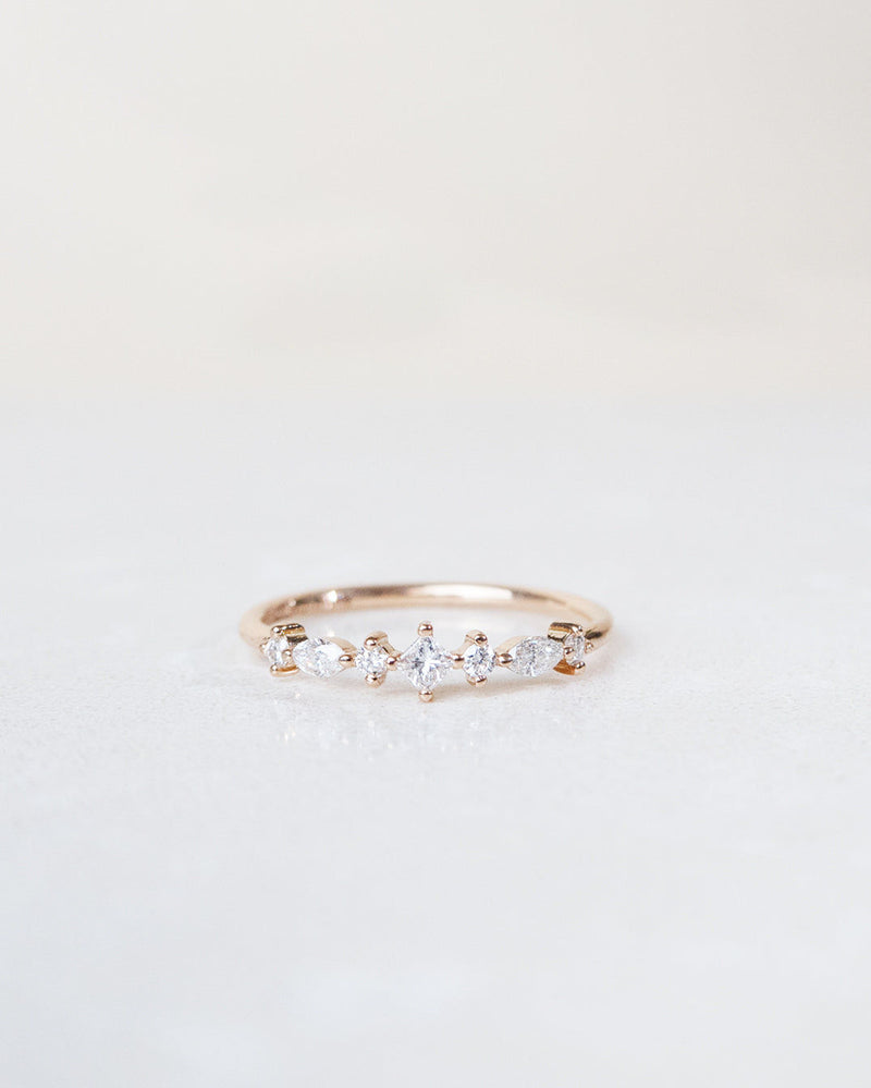 Hilda 18K Gold, Whitegold or Rosegold Ring w. Diamonds