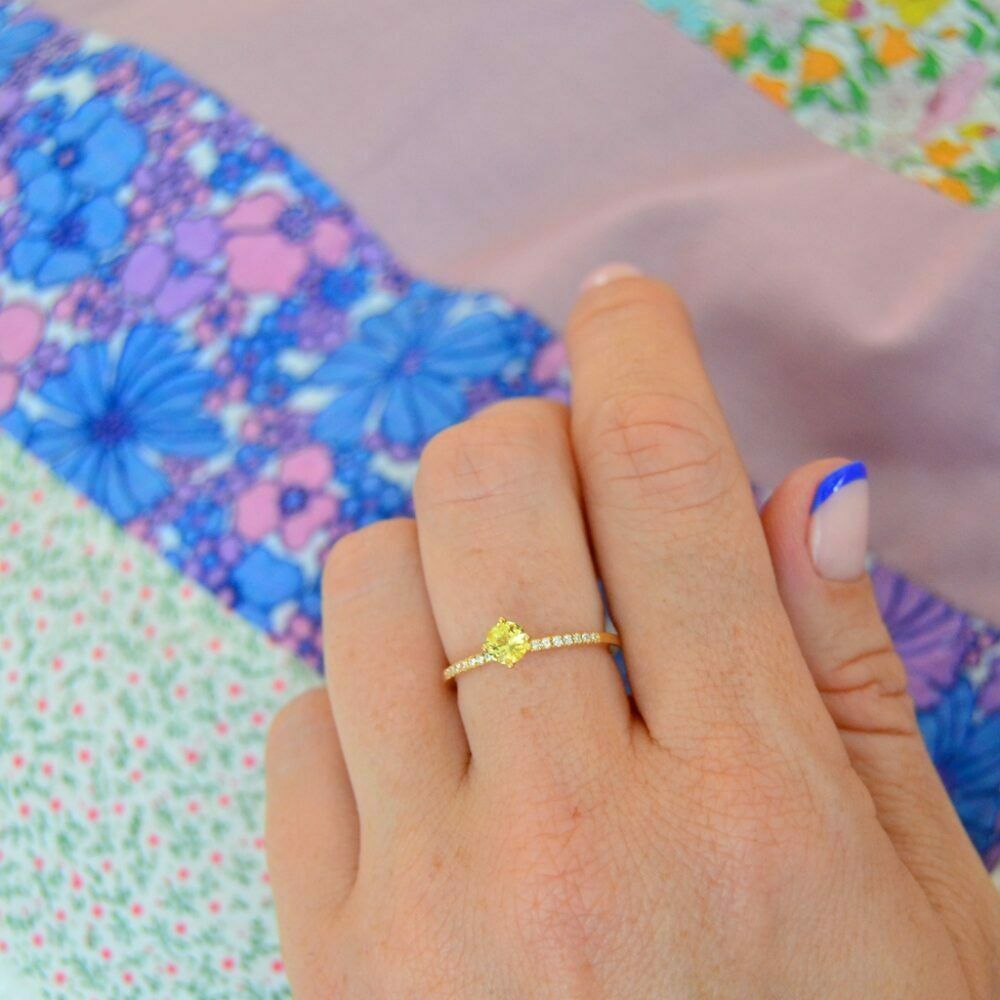 Hima Kaha 18K Gold Ring w. Diamonds & Sapphire