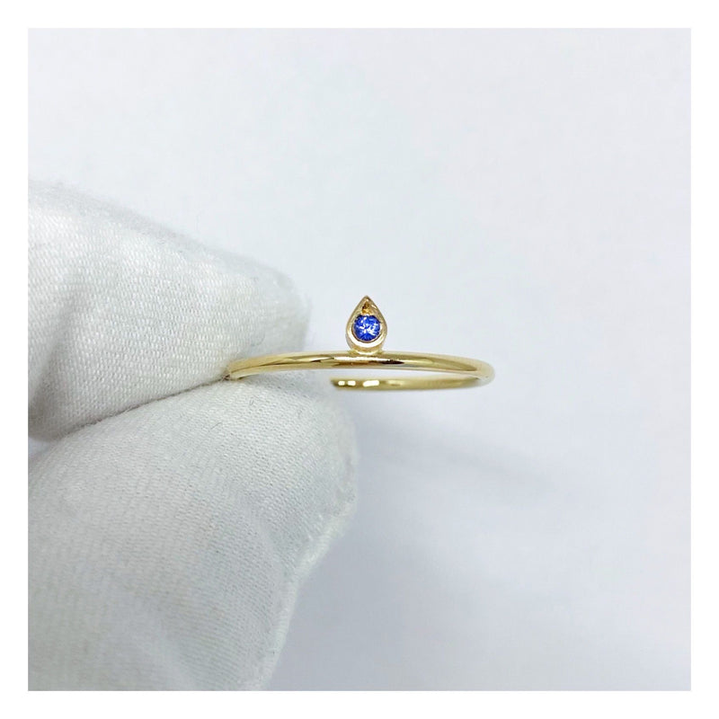 Tiny Tear 14K Gold Ring w. Sapphire